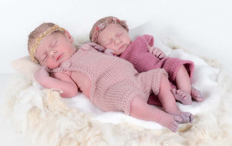 Elena (rechts)